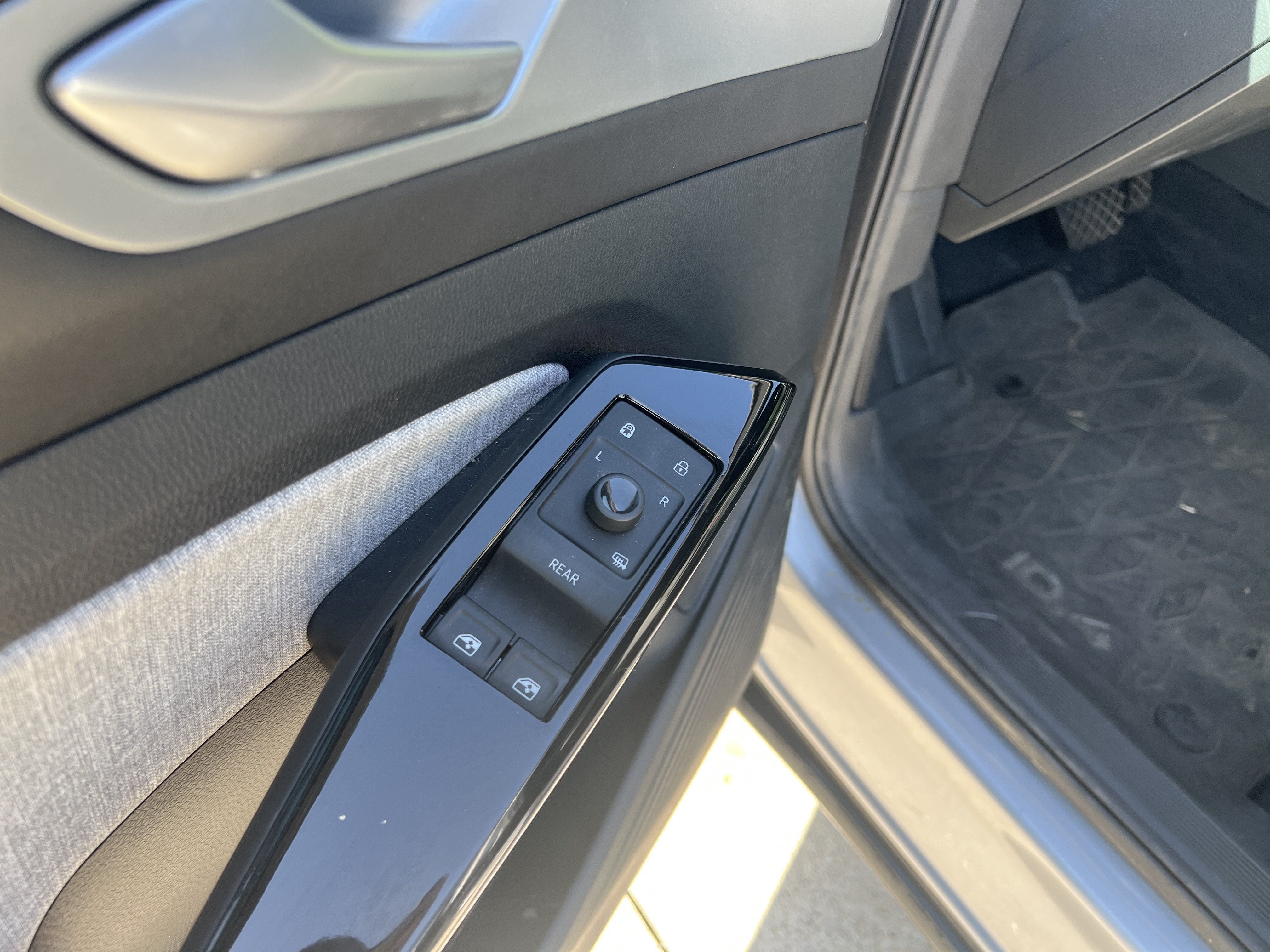 Certified 2023 Volkswagen ID.4 Pro RWD image 13