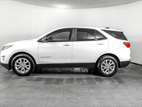 Used 2020 Chevrolet Equinox LS w/ LS Convenience Package FWD image 3