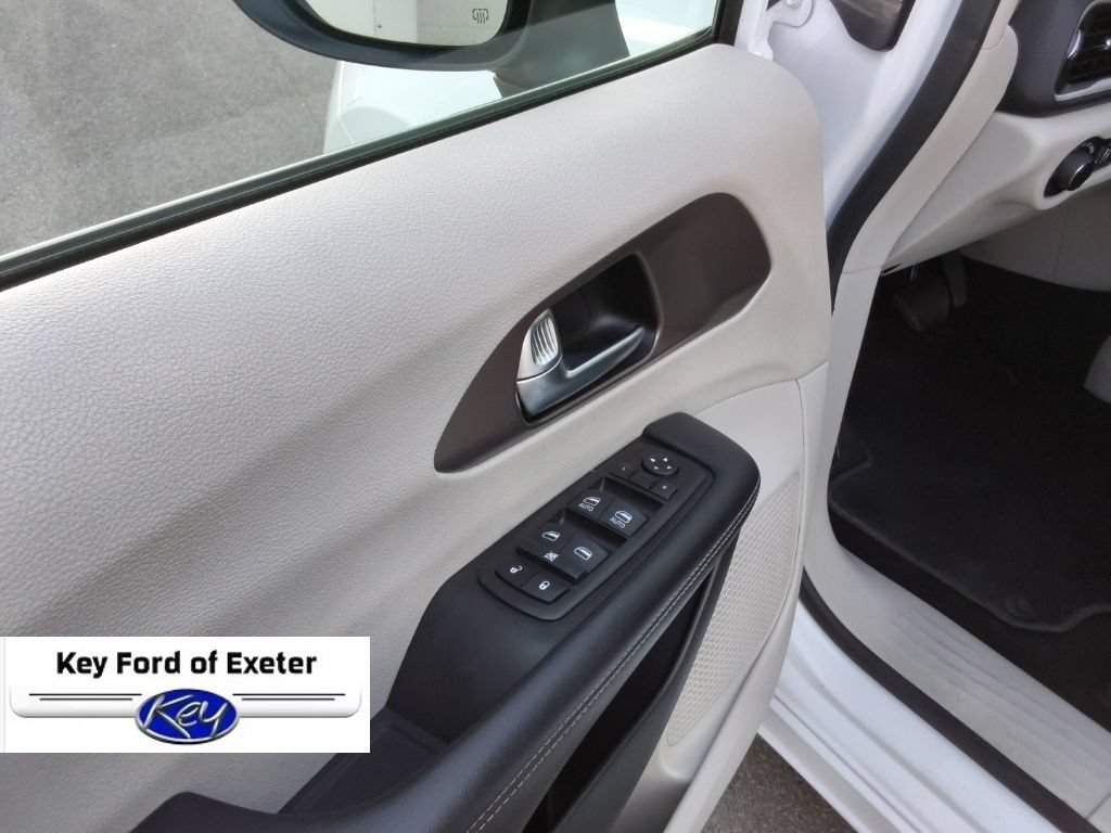 Used 2023 Chrysler Voyager LX FWD image 31