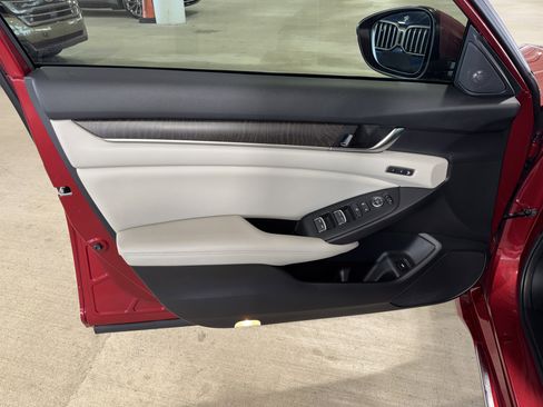 Used 2019 Honda Accord Touring image 16