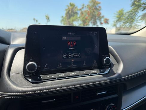 Used 2025 Nissan Rogue SV FWD image 20