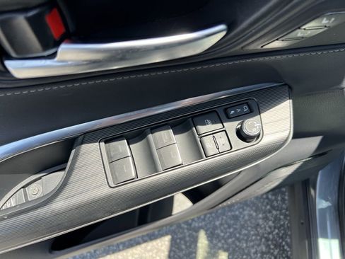 Used 2021 Toyota Venza Limited AWD/4WD image 15