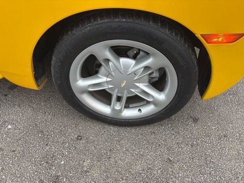 Used 2005 Chevrolet SSR w/ Preferred Equipment Group image 26