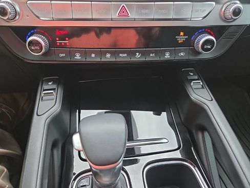 Used 2025 Kia Telluride S FWD image 19
