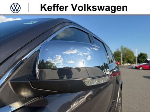 Used 2014 Jeep Grand Cherokee Overland w/ Advanced Technology Group AWD/4WD image 10