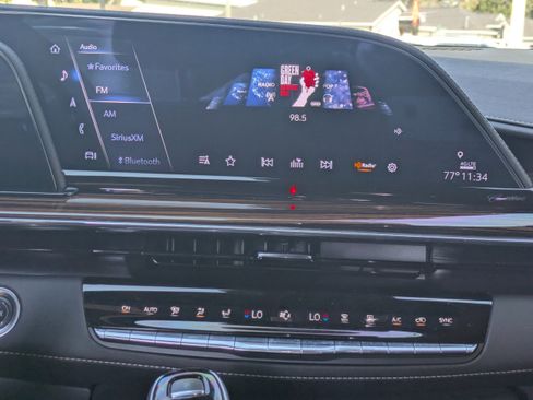 Used 2024 Cadillac Escalade Premium Luxury image 17