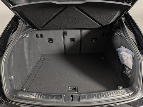 New 2026 Porsche Macan AWD/4WD image 17