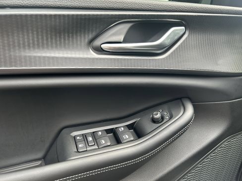 New 2025 Jeep Grand Cherokee Altitude image 13