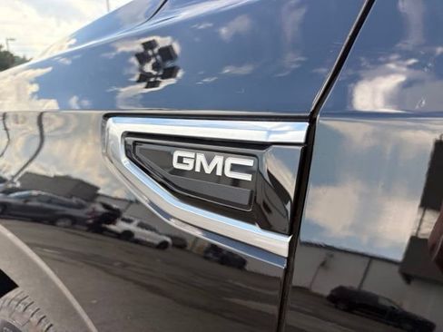 Used 2023 GMC Yukon XL Denali AWD/4WD image 14