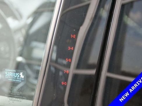 Used 2017 Ford Escape Titanium image 10