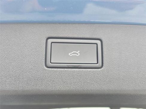 New 2026 Volkswagen Tiguan SE R-Line image 26