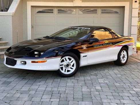 Used 1993 Chevrolet Camaro Z28 RWD image 1