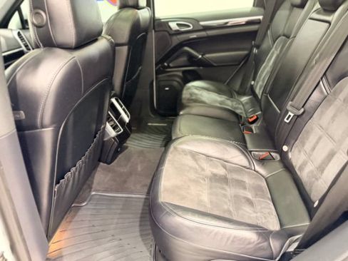 Used 2018 Porsche Cayenne Platinum Edition AWD/4WD image 20