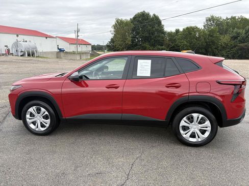 Used 2026 Chevrolet Trax LS FWD image 6