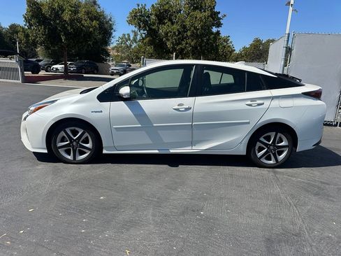 Used 2016 Toyota Prius Three Touring FWD image 2