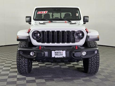 Used 2025 Jeep Gladiator Rubicon w/ Convenience Group AWD/4WD image 2