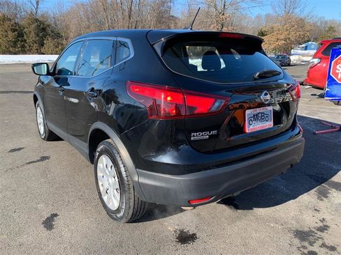 Used 2019 Nissan Rogue Sport S image 9
