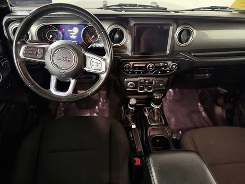 Used 2019 Jeep Wrangler Unlimited Sahara w/ Uconnect 4C Nav & Sound Group AWD/4WD image 11