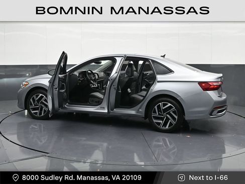 Used 2023 Volkswagen Jetta SEL image 35