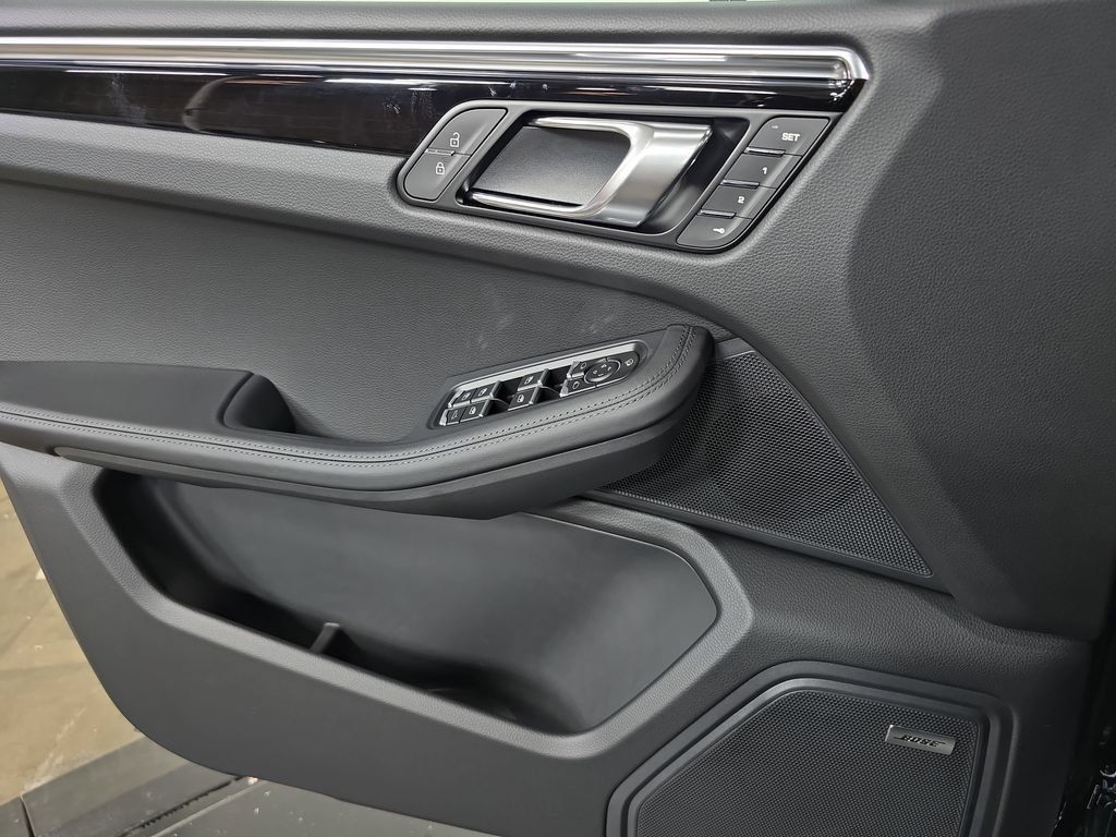 Certified 2026 Porsche Macan S AWD/4WD image 22