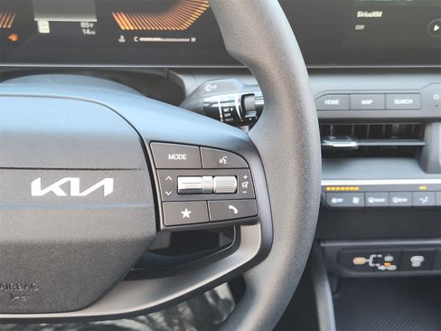 New 2025 Kia K4 LXS image 26