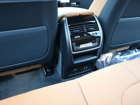 Used 2025 BMW X5 xDrive50e w/ Climate Comfort Package image 12