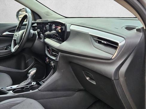 Used 2025 Buick Encore GX Preferred FWD image 19