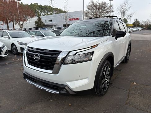 New 2025 Nissan Pathfinder Platinum w/ Cargo Package image 3