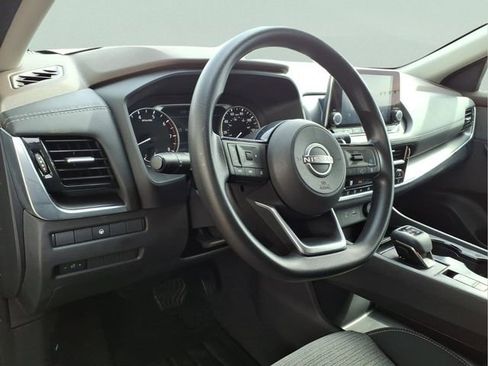 Used 2023 Nissan Rogue SV image 13
