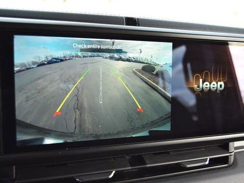 Used 2024 Jeep Wrangler Sahara image 13