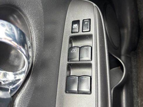 Used 2017 Nissan Versa Note SV FWD image 6