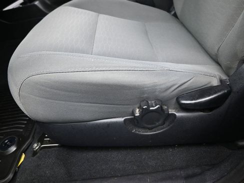 Used 2016 Toyota Tacoma SR5 w/ SR5 Appearance Package (SN) image 12