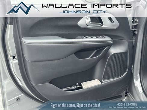 Used 2023 Chrysler Pacifica Touring-L w/ S Appearance Package AWD/4WD image 13