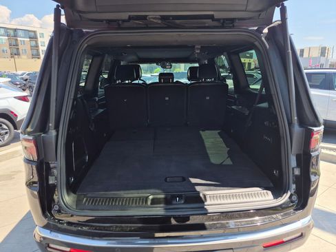 Used 2022 Jeep Wagoneer Series III w/ Premium Group I AWD/4WD image 30