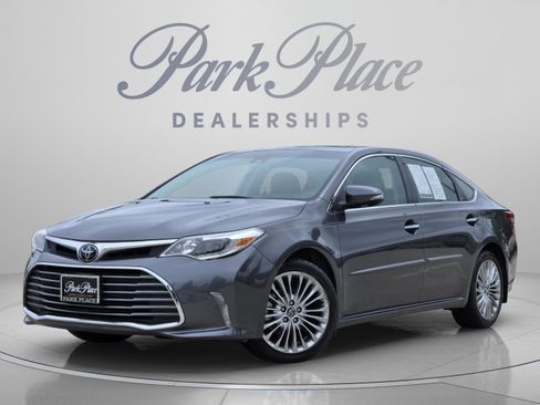Used 2017 Toyota Avalon Limited FWD image 1