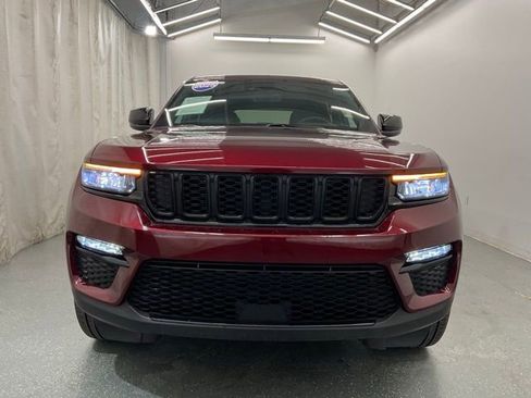 Used 2025 Jeep Grand Cherokee Limited w/ Black Appearance Package AWD/4WD image 3