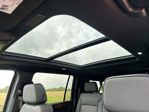 Used 2025 GMC Yukon XL Denali w/ Sun & Power Step Package image 16