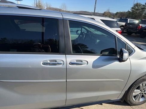 Used 2024 Toyota Sienna Platinum image 24