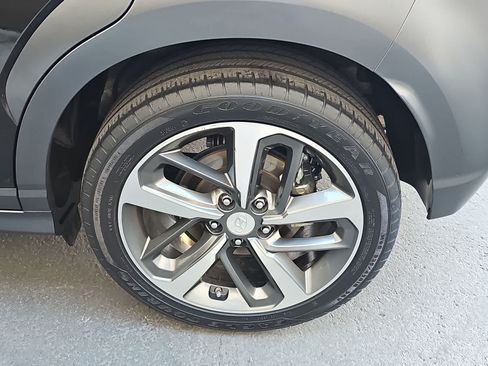 Used 2021 Hyundai Kona Limited AWD/4WD image 12