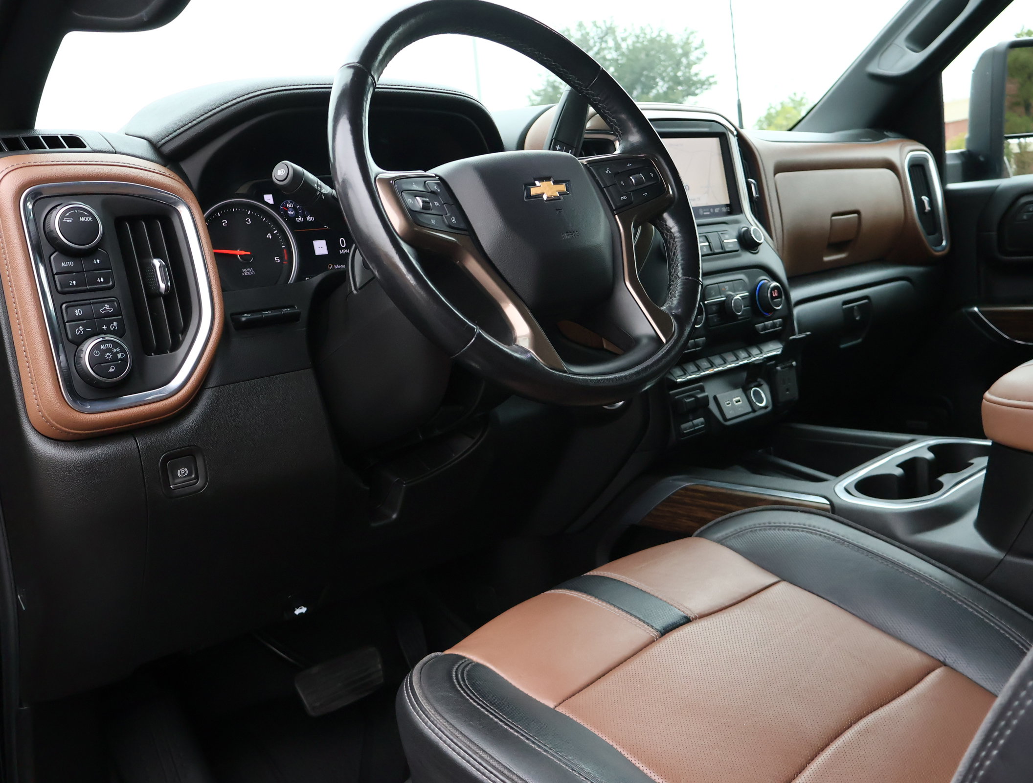 Used 2022 Chevrolet Silverado 3500 High Country AWD/4WD image 3