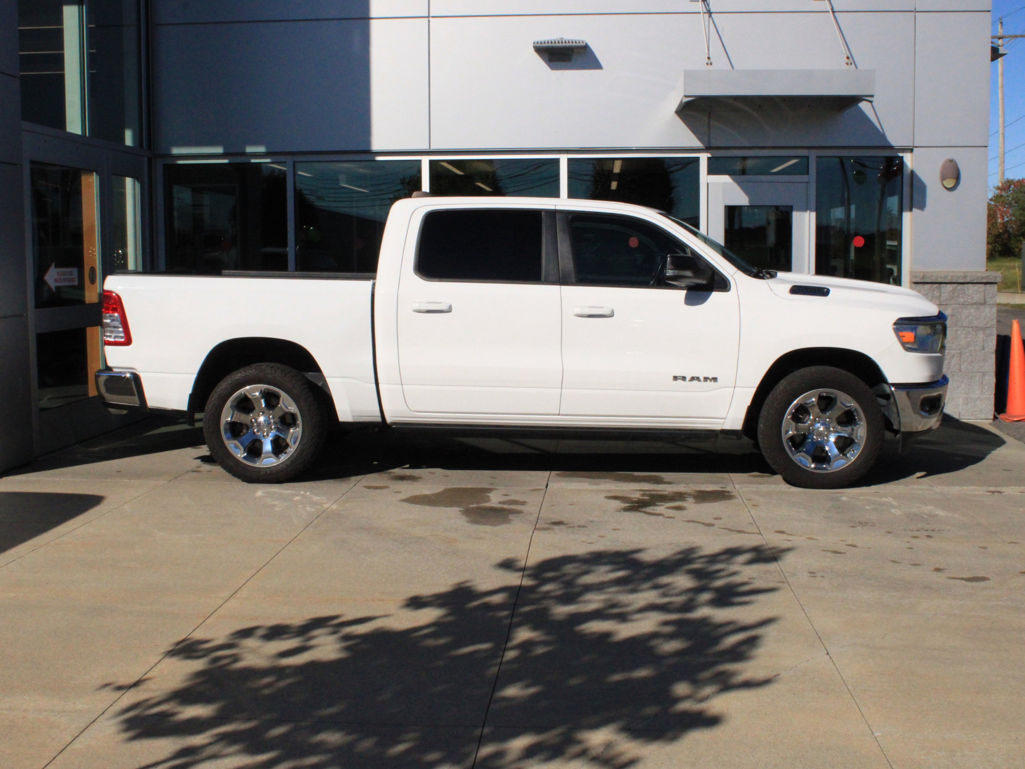 Used 2022 RAM 1500 Big Horn AWD/4WD image 4