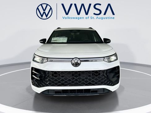 New 2026 Volkswagen Tiguan SE R-Line FWD image 2