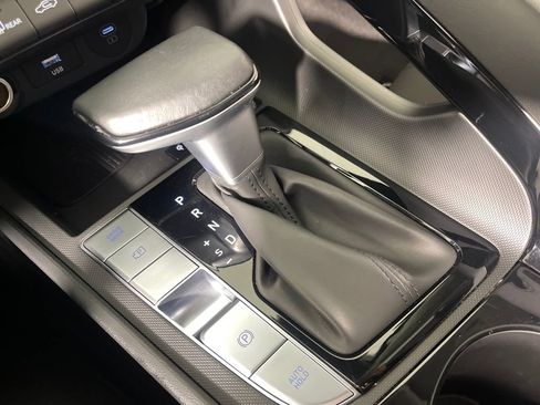 Used 2025 Hyundai Elantra SEL image 24