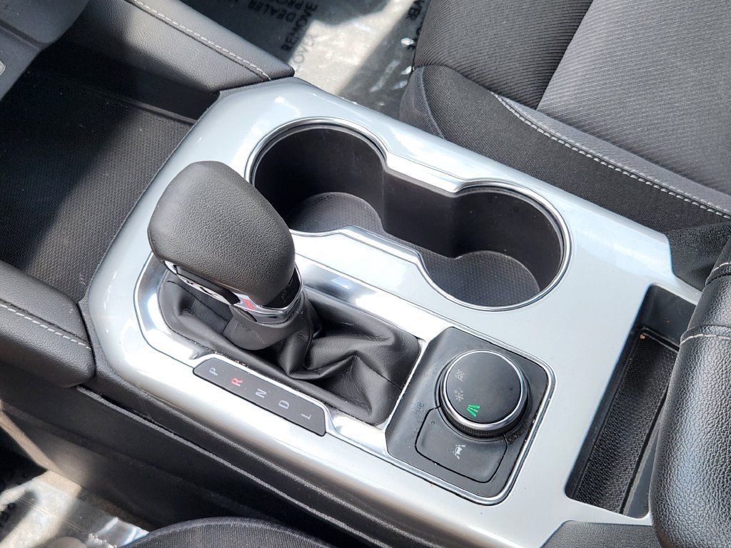Used 2025 Chevrolet Blazer LT FWD image 19