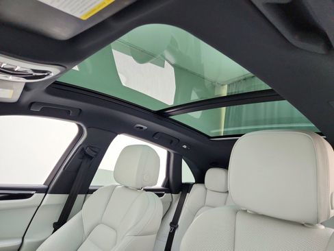 Used 2024 Porsche Macan S AWD/4WD image 18