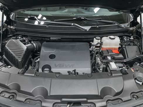 Used 2023 Chevrolet Traverse LT w/ LT Premium Package image 11