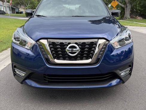 Used 2019 Nissan Kicks SR w/ SR Premium Package FWD image 3