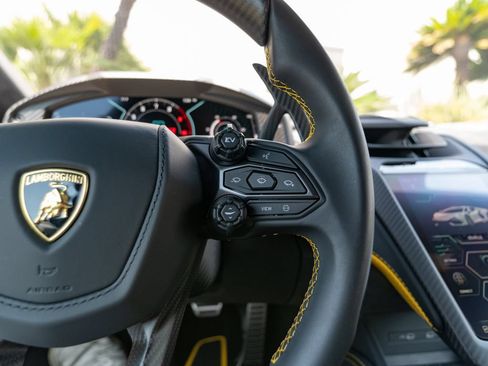 Used 2025 Lamborghini Revuelto AWD/4WD image 12