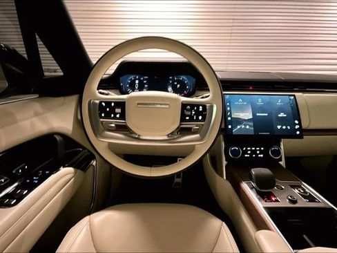 Certified 2023 Land Rover Range Rover SE image 4