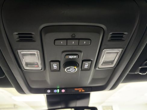 Used 2024 GMC Yukon SLT w/ SLT Luxury Package image 77